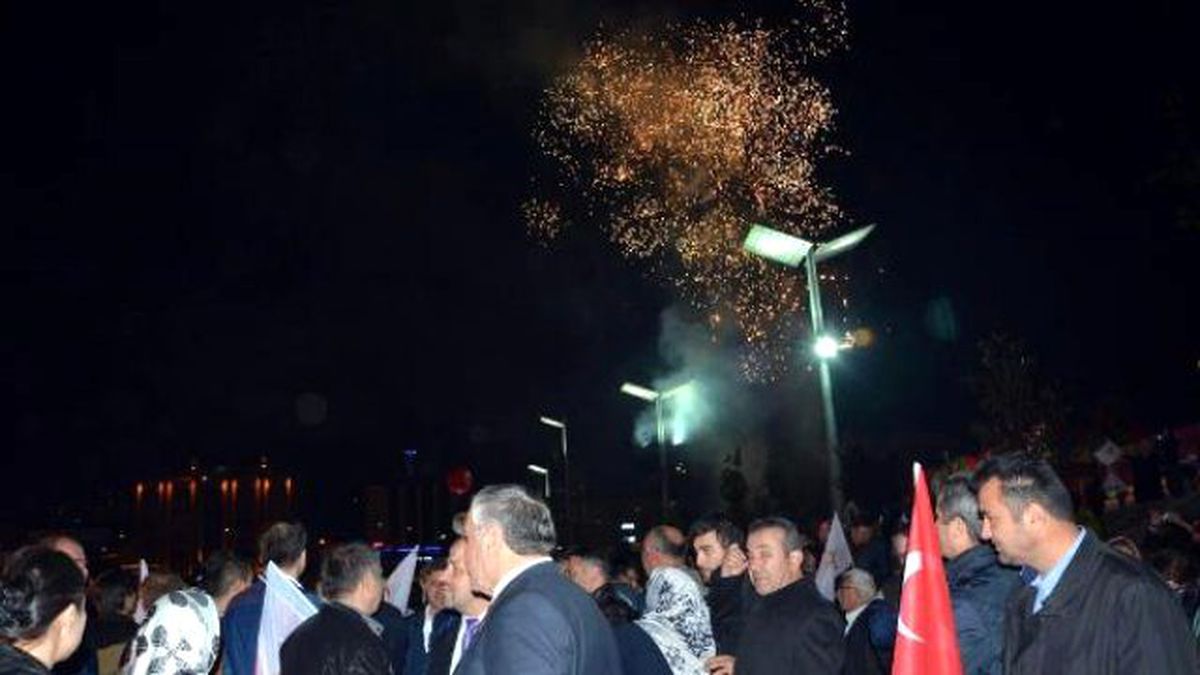 Karabük\'te AK Parti Kutlama Yaptı