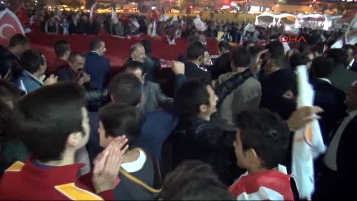 Karabük\'te AK Parti Kutlama Yaptı