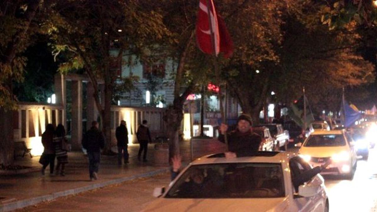 Kırşehir\'de Ak Partililer Zaferi Kutladı
