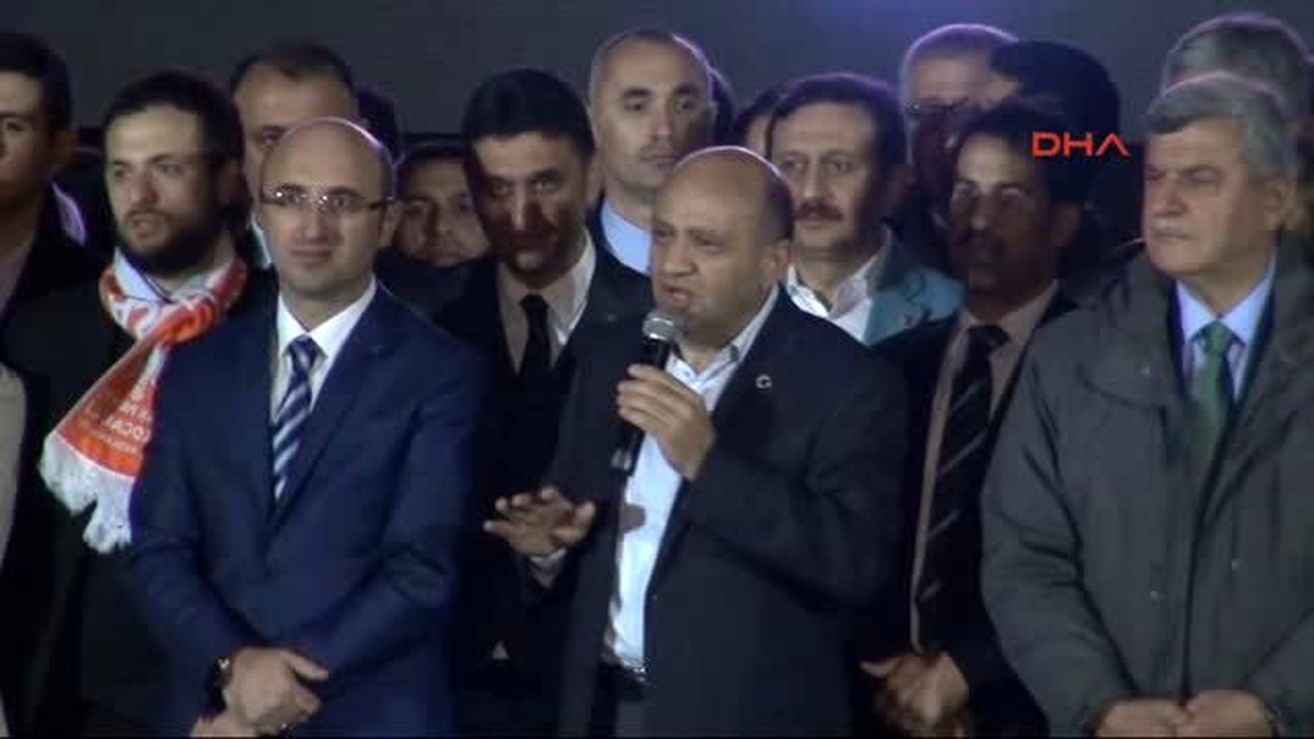 Kocaeli\'nde Havaii Fişekli Halaylı Kutlama
