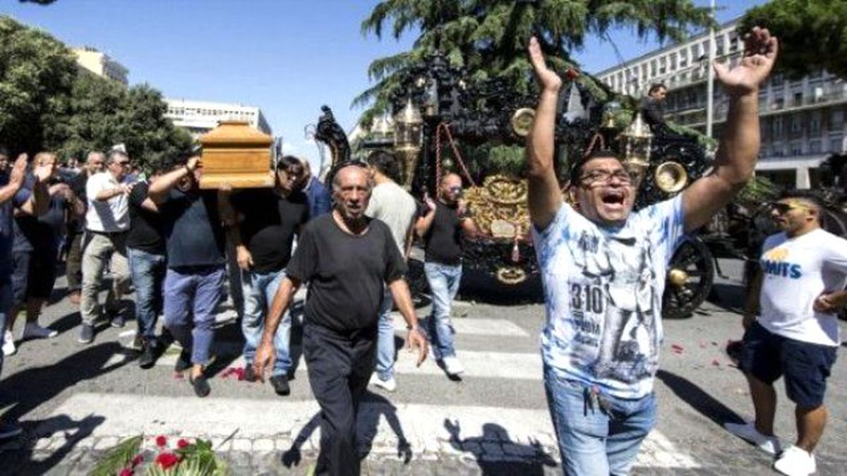 Mafya Cenaze Törenine 10 Euro'ya 'Figüran' Topluyor