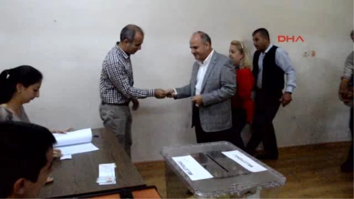 Mersin Vali Çakacak ile Başkan Kocamaz Oy Kullandı