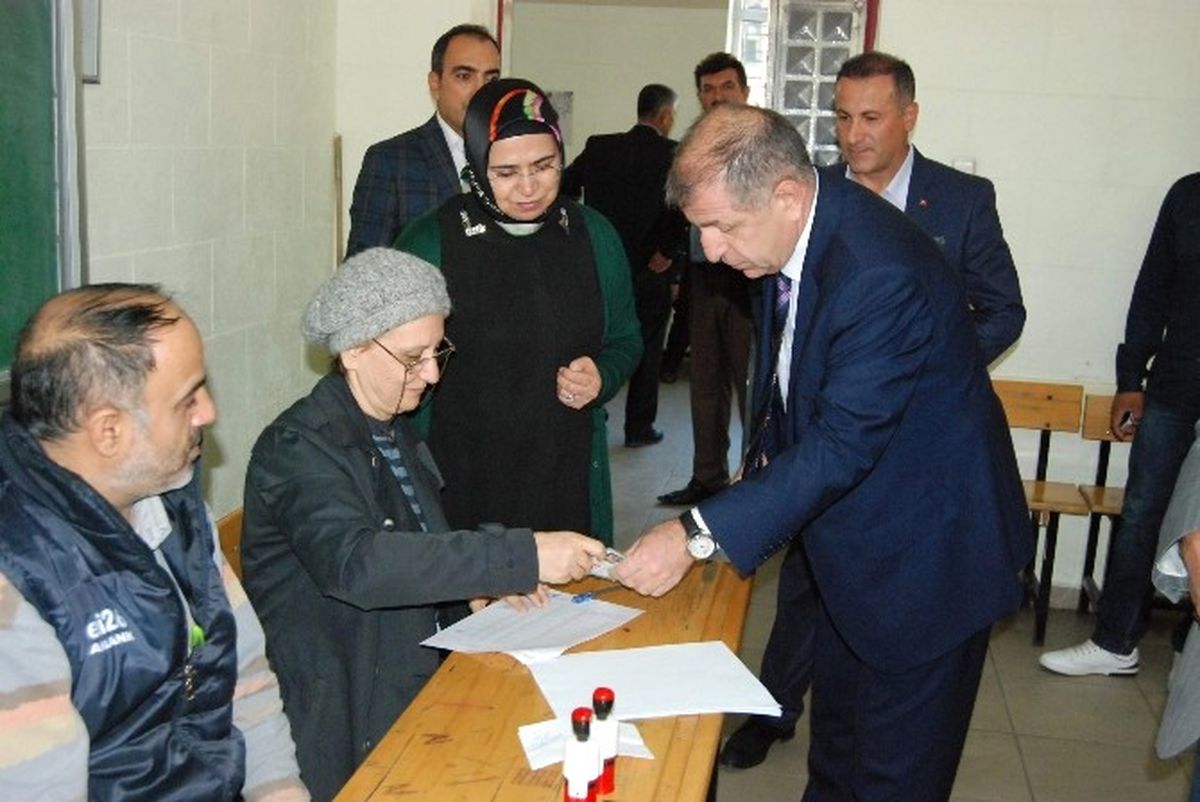 MHP Gaziantep Milletvekili Ümit Özdağ Oyuna Kullandı