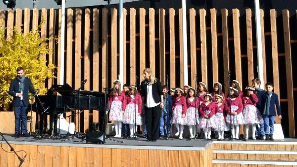 Milano\'da Küçük Nüanslar Korosu 7 Dilde Şarkı Söyledi