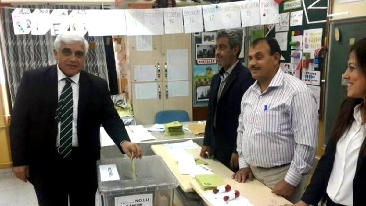 Milletvekili Adayı Dülger, Mezun Olduğu Okulda Oy Kullandı