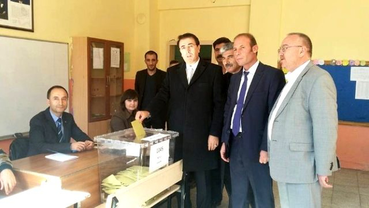 Milletvekili Aydemir, Oyunu Hınıs\'ta Kullandı