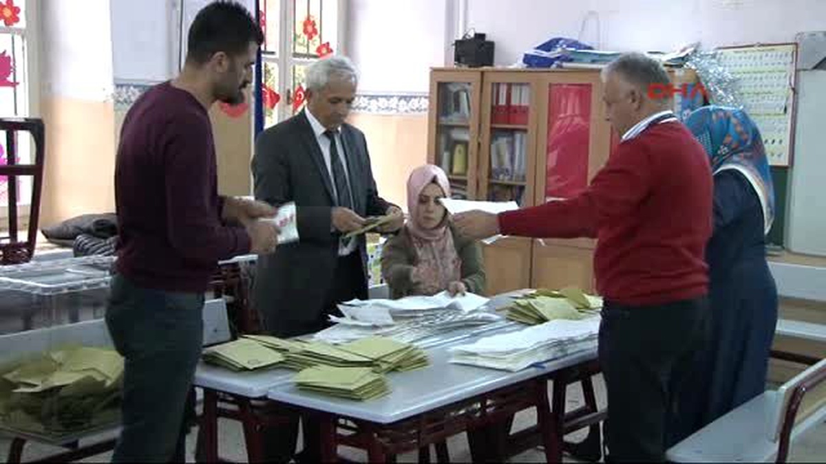 Oylar Çuvallarla İlçe Seçim Kuruluna Gönderildi