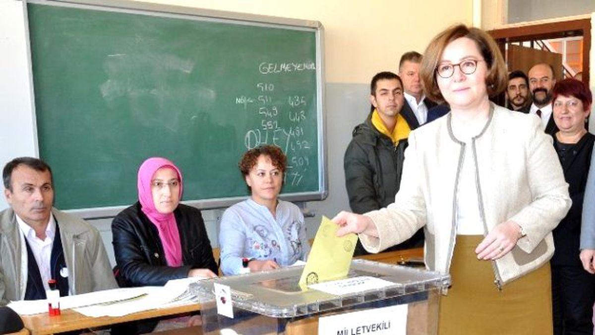 Ruhsar Demirel Oyunu Cumhuriyet Anadolu Lisesi'nde Kullandı