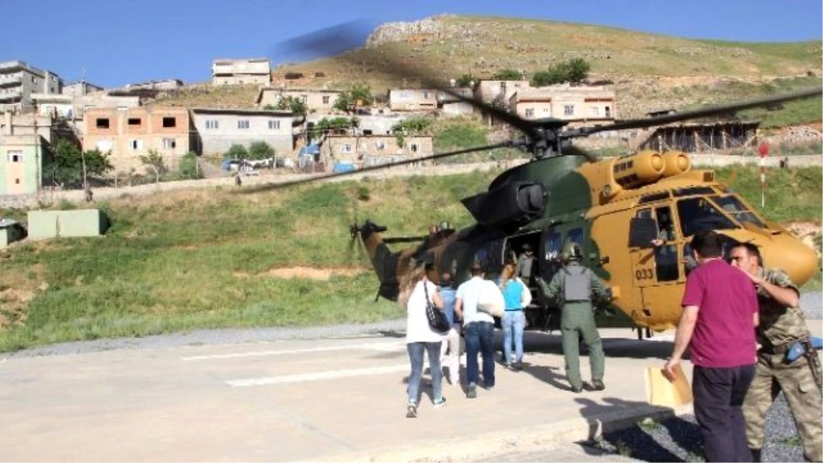 Siirt\'te Oy Pusulaları ve Seçim Görevlileri Askeri Helikopterle Taşındı
