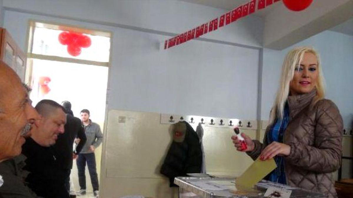 Takımların Formalarıyla Oy Kullandılar