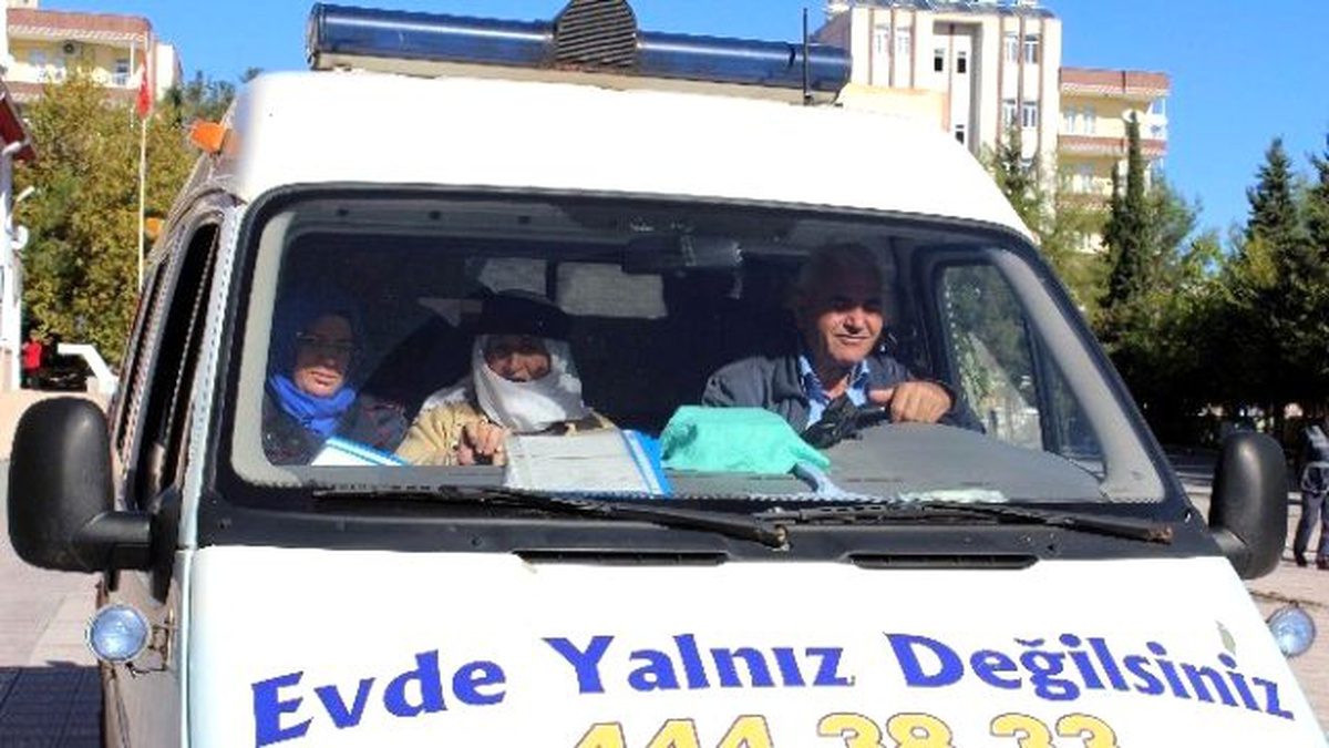 Yaşlı ve Hastalar Ambulanslarla Sandığa Gitti