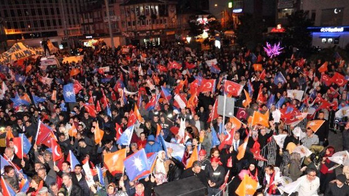 AK Parti Balıkesir\'de Zaferini Kutladı
