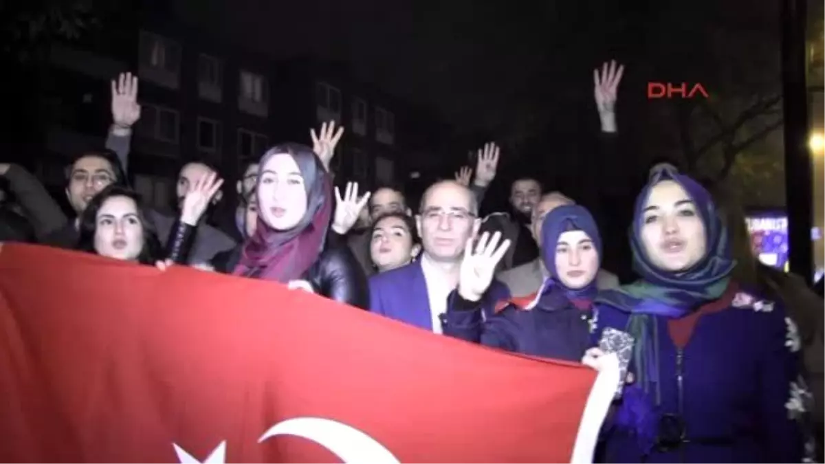 Ak Partililer İngiltere?de Bbc Önünde Kutlama Yaptı