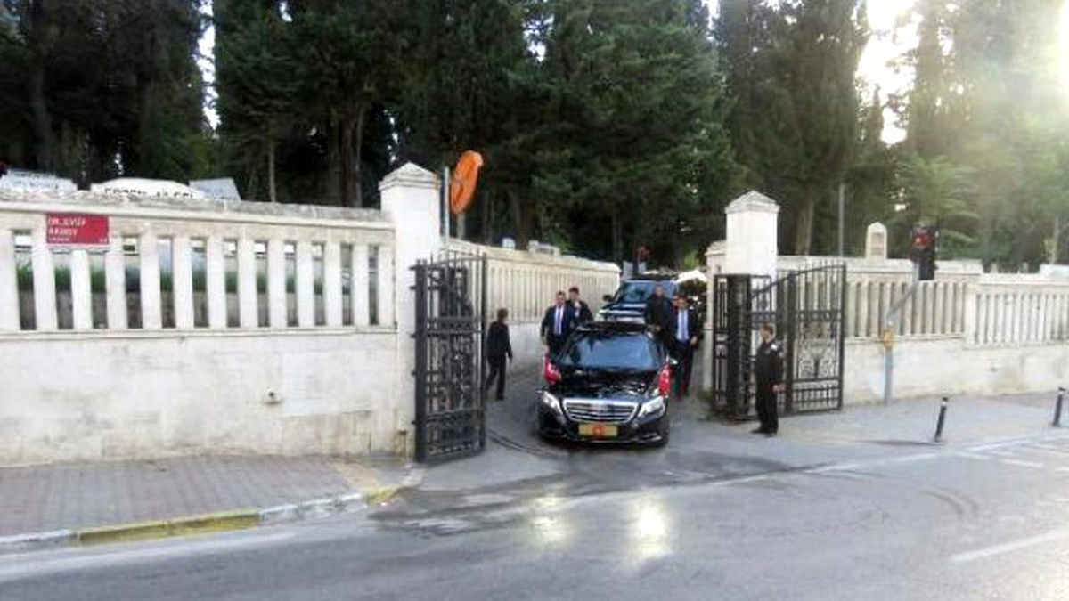 Cumhurbaşkanı Erdoğan Anne ve Babasının Mezarlarını Ziyaret Etti