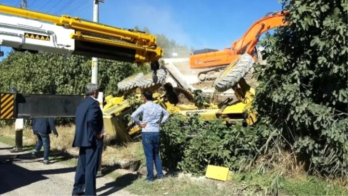 İş Makinesi Devrildi