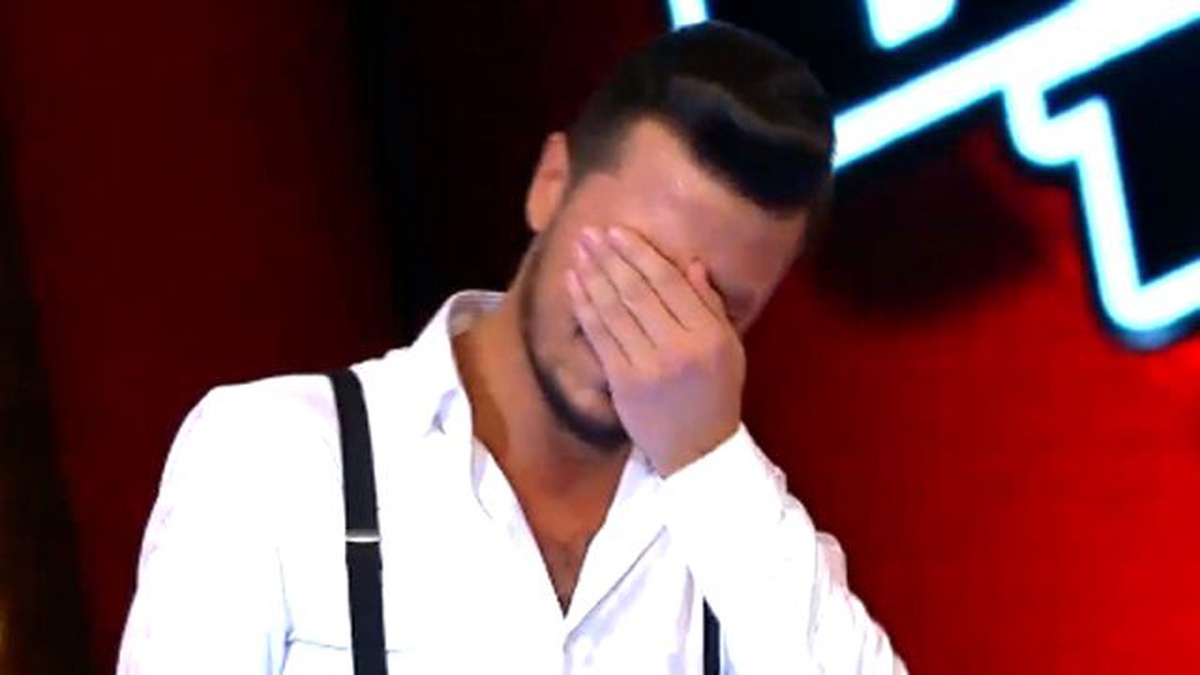 Kızı Aklına Görünce Gözyaşlarına Boğuldu! Zafer Eğri Sahnede Ağladı...