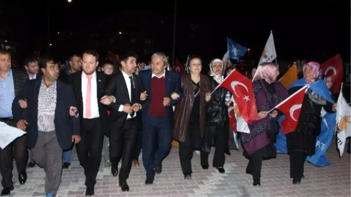 Osmaneli\'de AK Parti\'nin Seçim Kutlaması