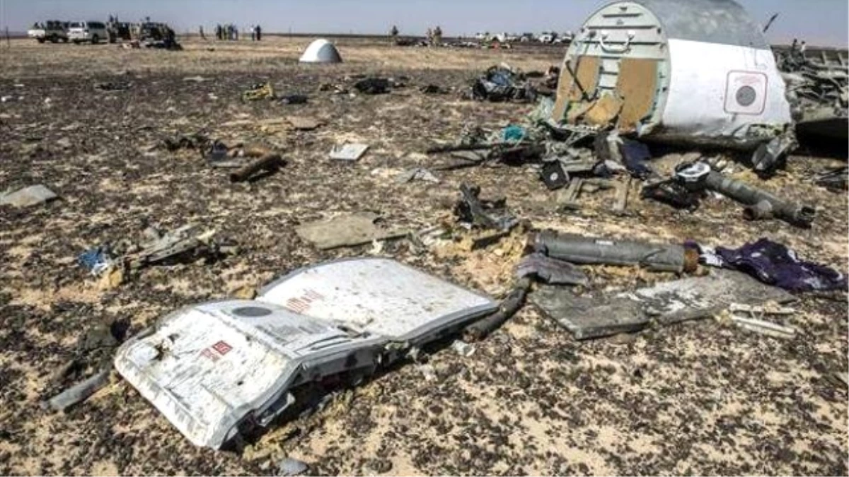 Rus Havayolu Şirketi: Düşen Uçak Dış Etkenden Dolayı Havada Parçalandı