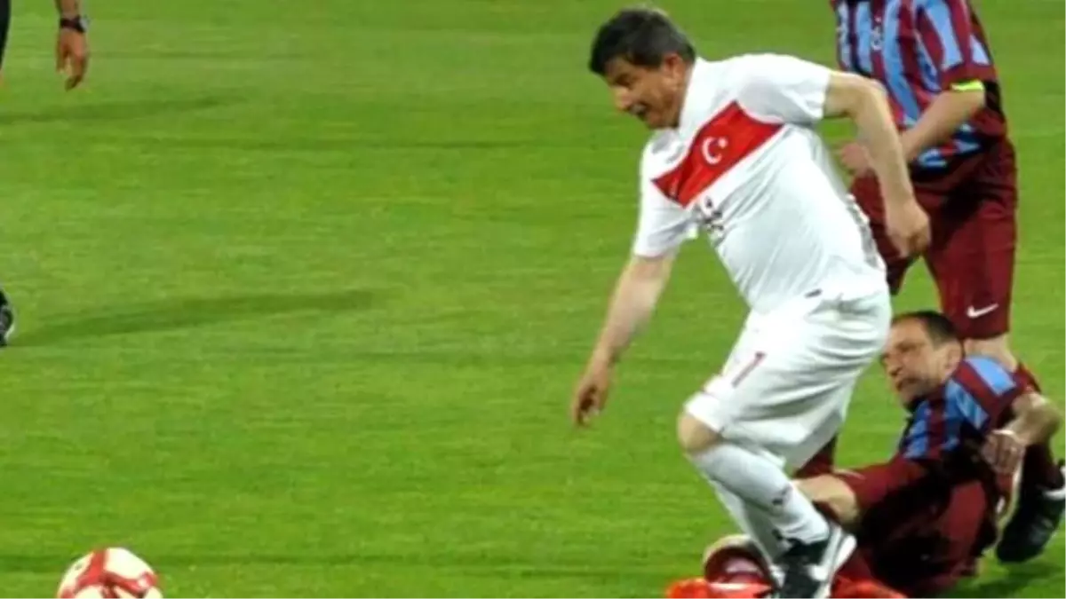 Seçimin Galibi Davutoğlu, Rakiplerini İpe Dizdi