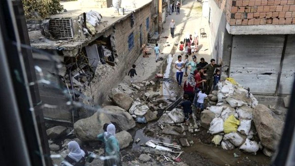 Sokağa Çıkma Yasağı HDP\'yi Vurdu, AK Parti\'yi Yükseltti