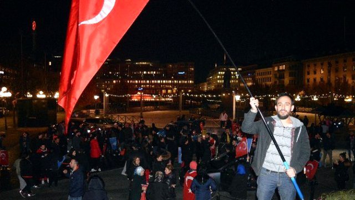 Stockholm\'deki Ak Partililer Zaferlerini Kutladılar