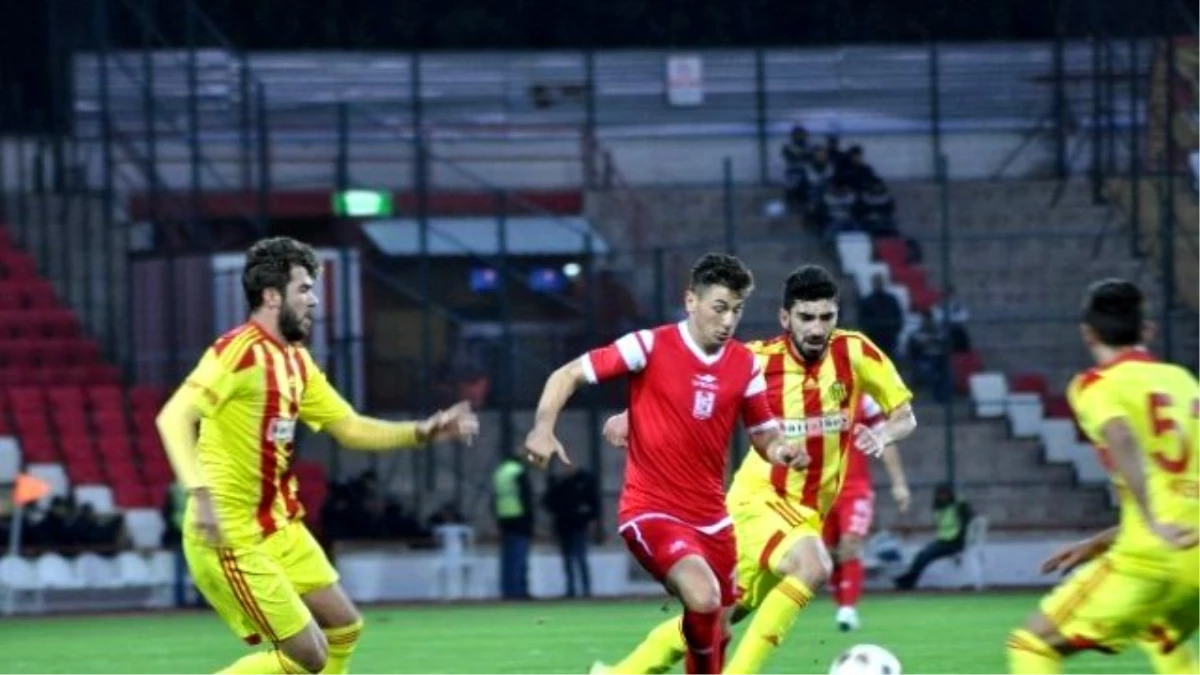 Yeni Malatyaspor\'da 4 Futbolcu Süresiz Kadro Dışı