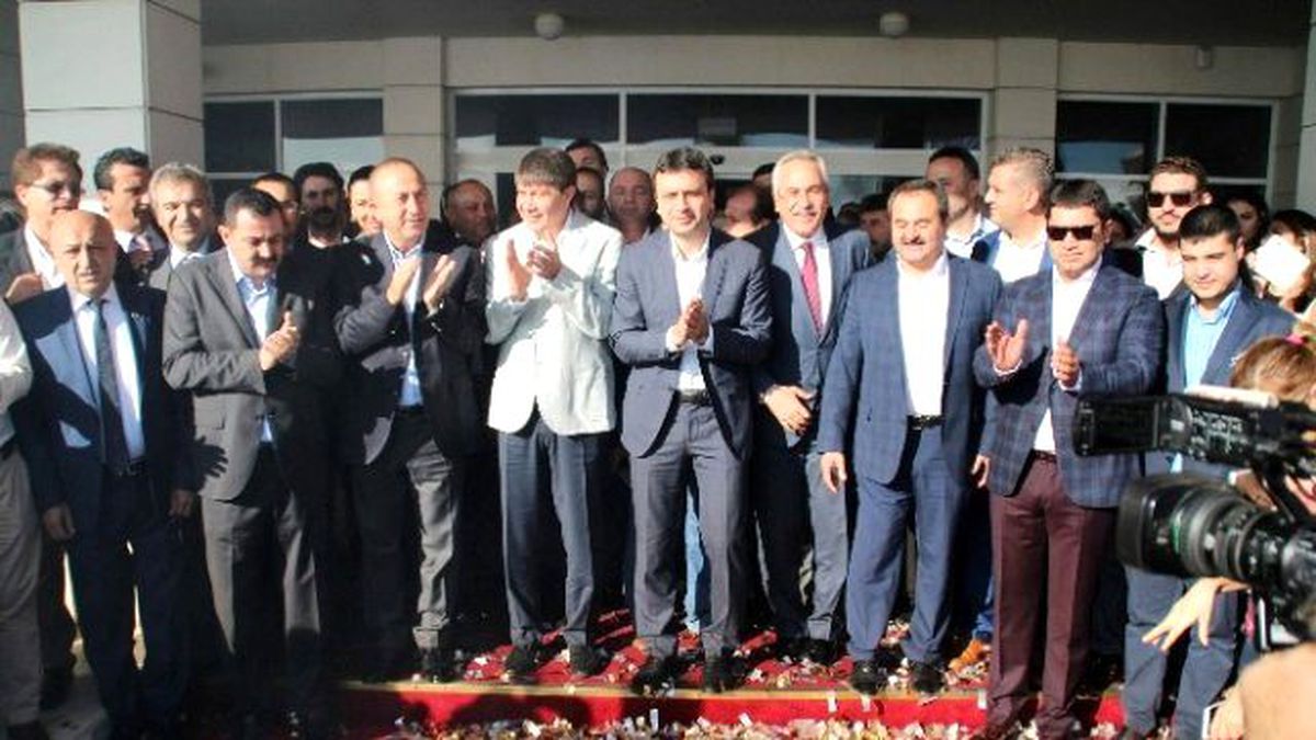 Antalya\'da Çavuşoğlu\'na Coşkulu Karşılama