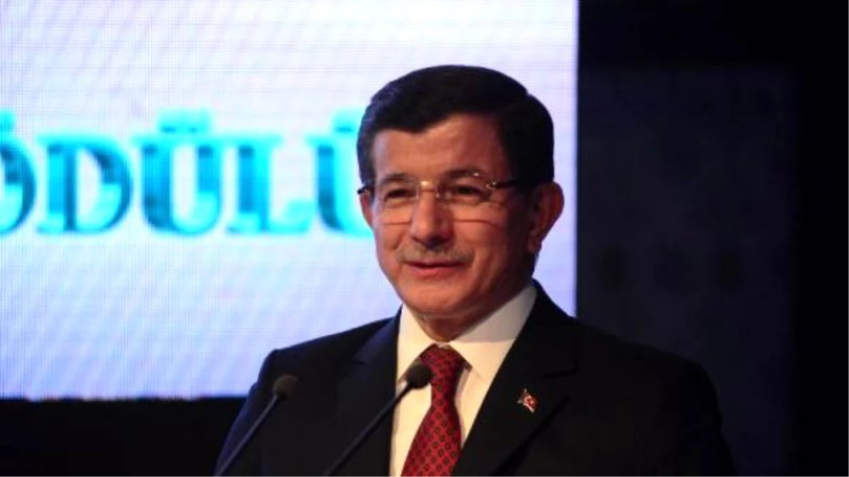 Başbakan Davutoğlu, Kültür ve Sanat Büyük Ödülleri Törenine Katıldı