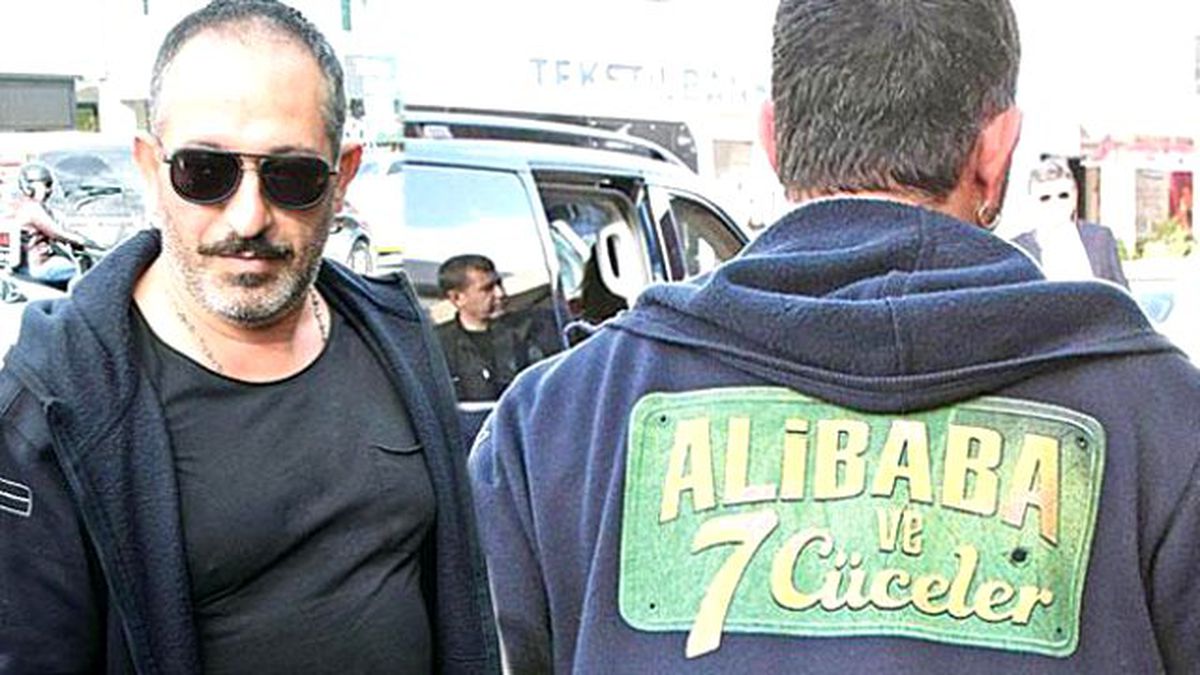 Cem Yılmaz'dan Yeni Filmi 'Ali Baba ve 7 Cüceler'e Bireysel Reklam