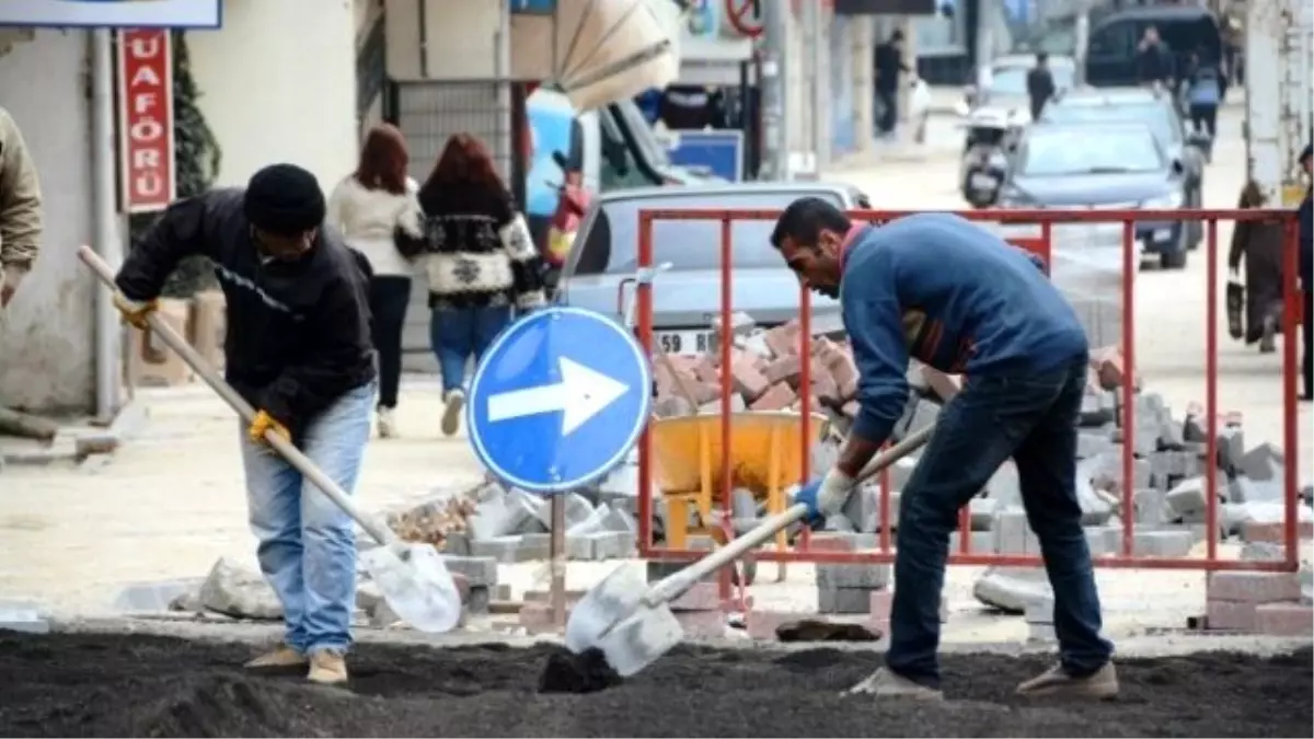 Çınarlı Caddesi Yeni Yüzüne Kavuşuyor