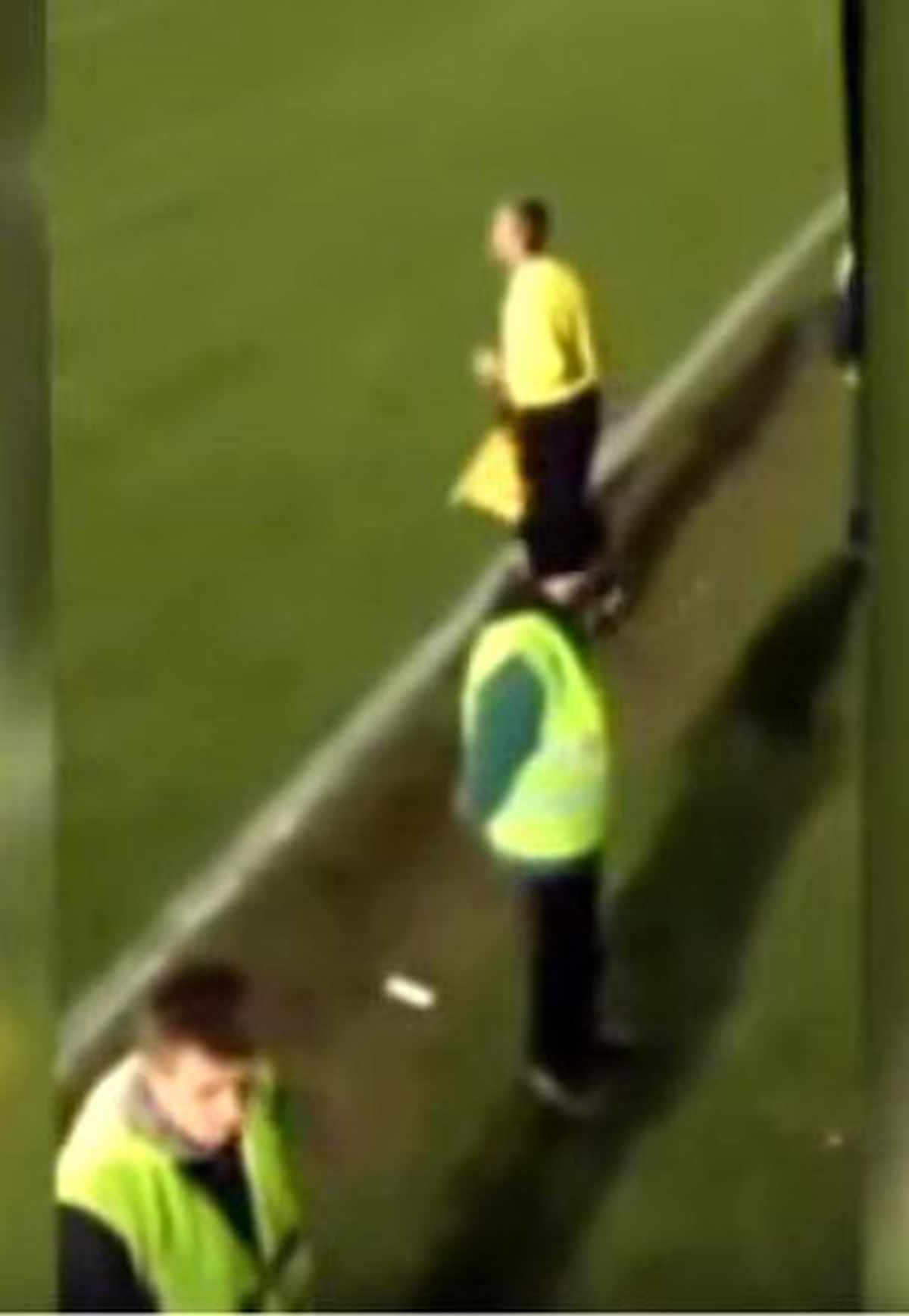 Hakeme Sulu Şaka Yaptılar