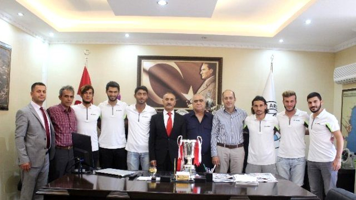 Kazandıkları Kupayı Başkan Culha\'ya Getirdiler