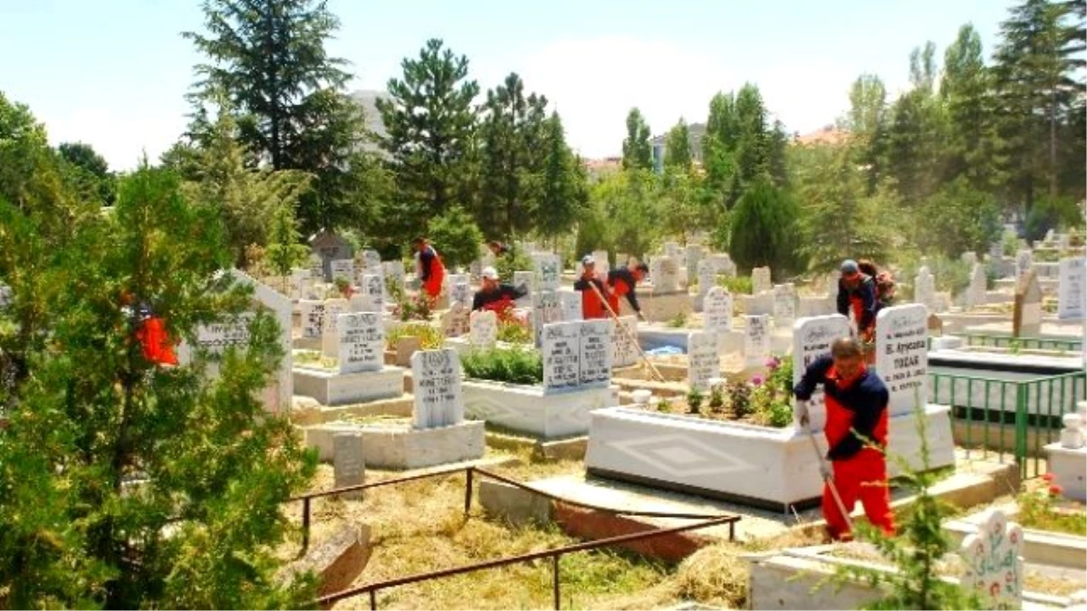 Konya\'nın 31 İlçesinde Bakımsız Mezarlık Kalmadı