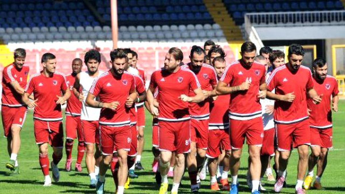 Mersin İdmanyurdu\'nda Moralli Çalışma