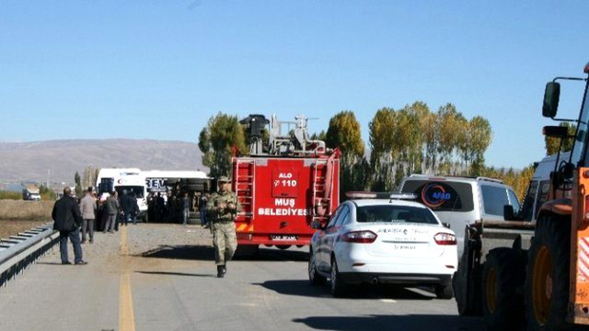 Muş\'ta Zincirleme Trafik Kazası: 24 Yaralı