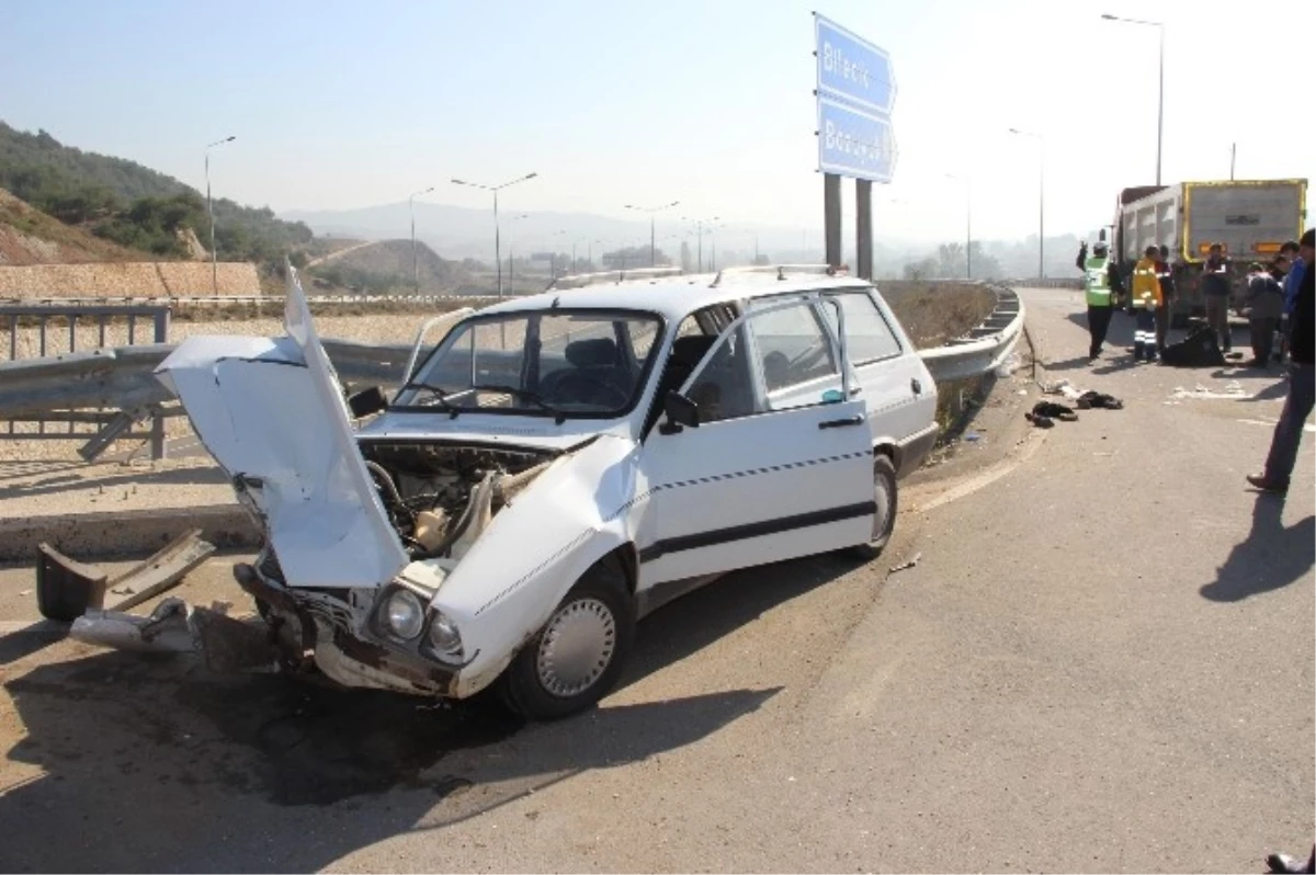 Osmaneli\'de Trafik Kazası: 1 Ölü, 1 Yaralı