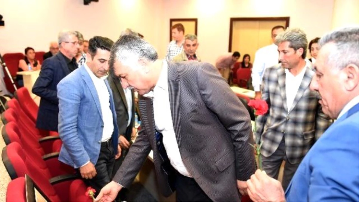 Seyhan Belediye Meclisi\'nde Ercan Çetin Anıldı