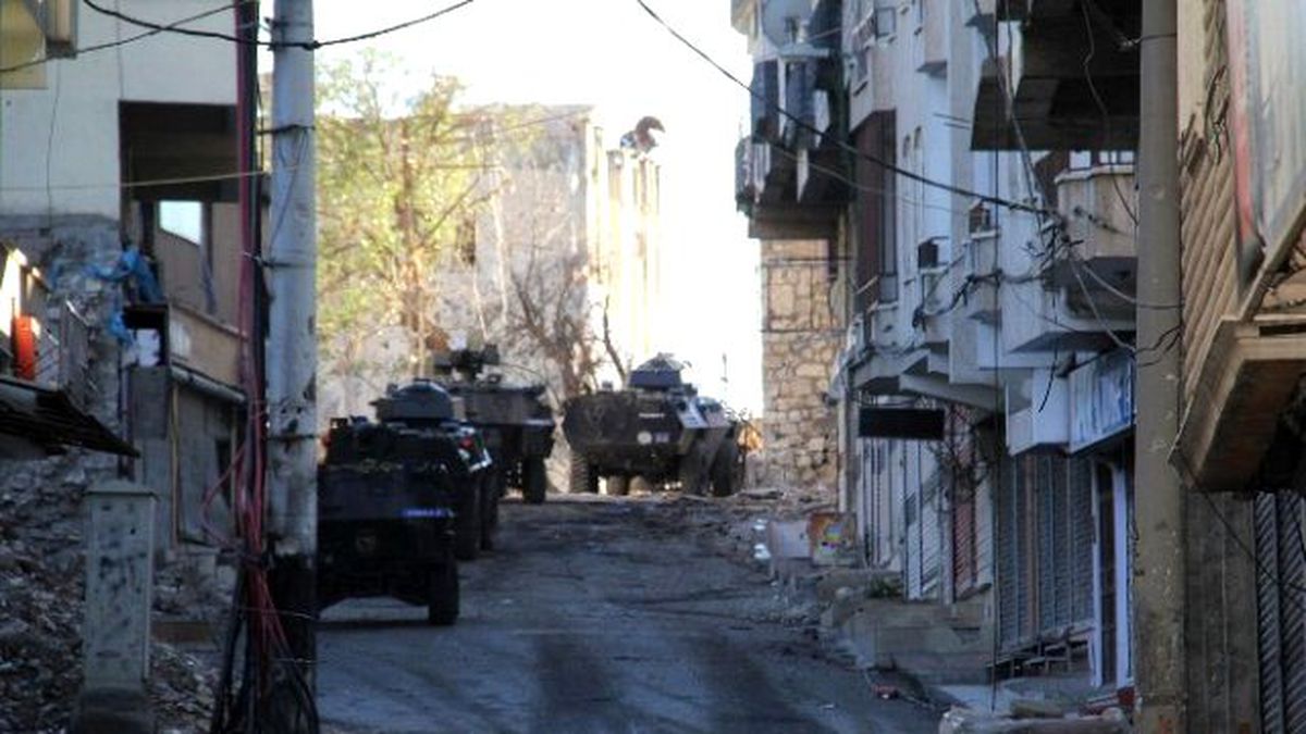 Silvan Gün Boyu Silah ve Bomba Sesleriyle Yankılandı