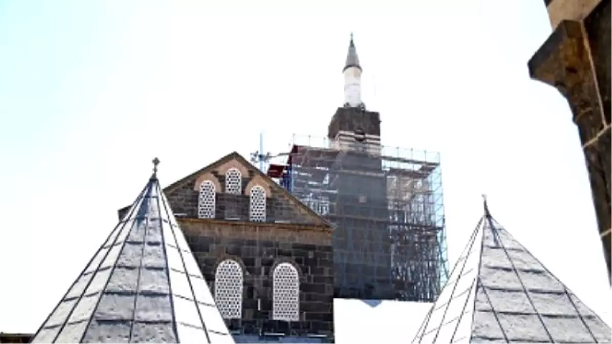 Turistler İçin Ulu Camii\'ye Alafranga