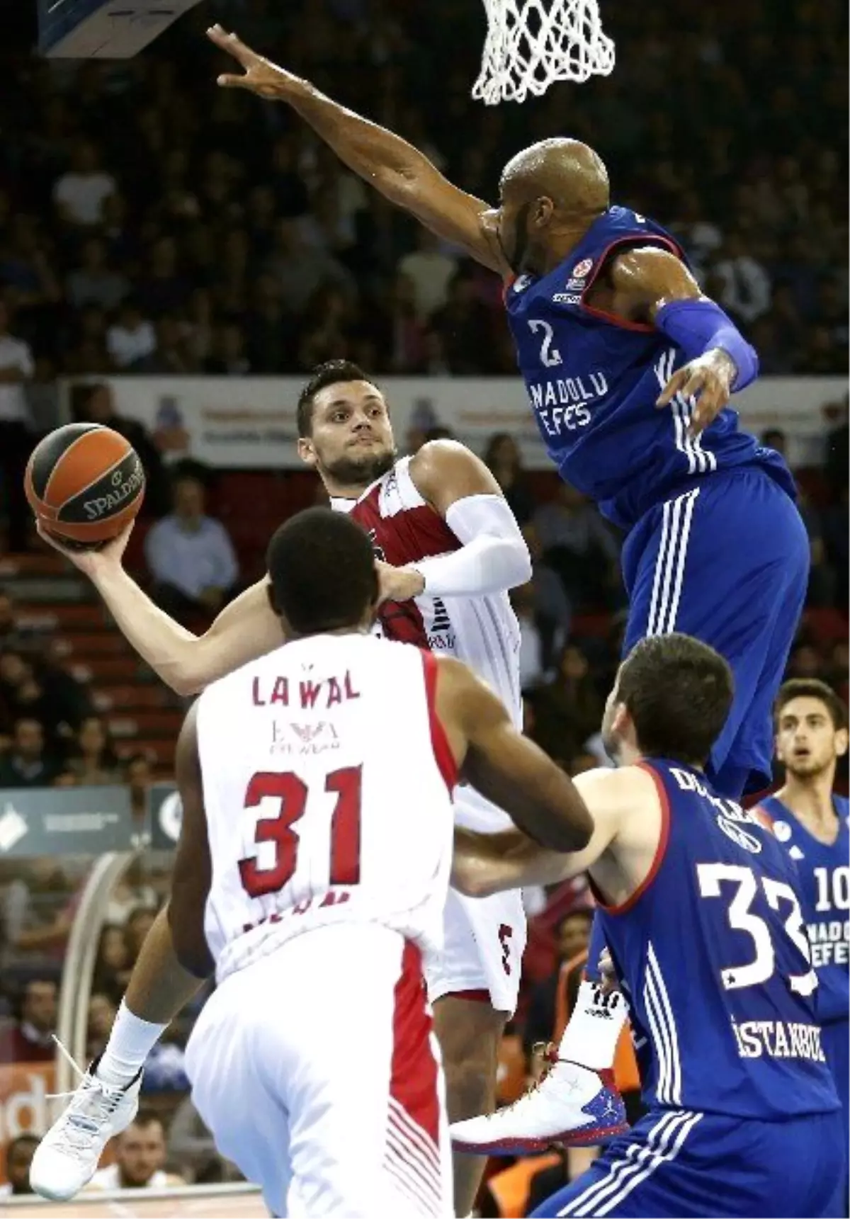 Anadolu Efes, Laboral Deplasmanında