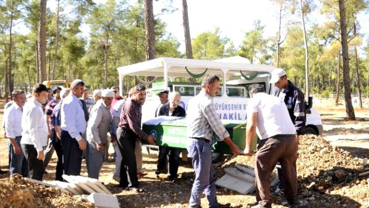 Anne ve 3 Yaşındaki Oğlu Gözyaşları Arasında Defnedildi
