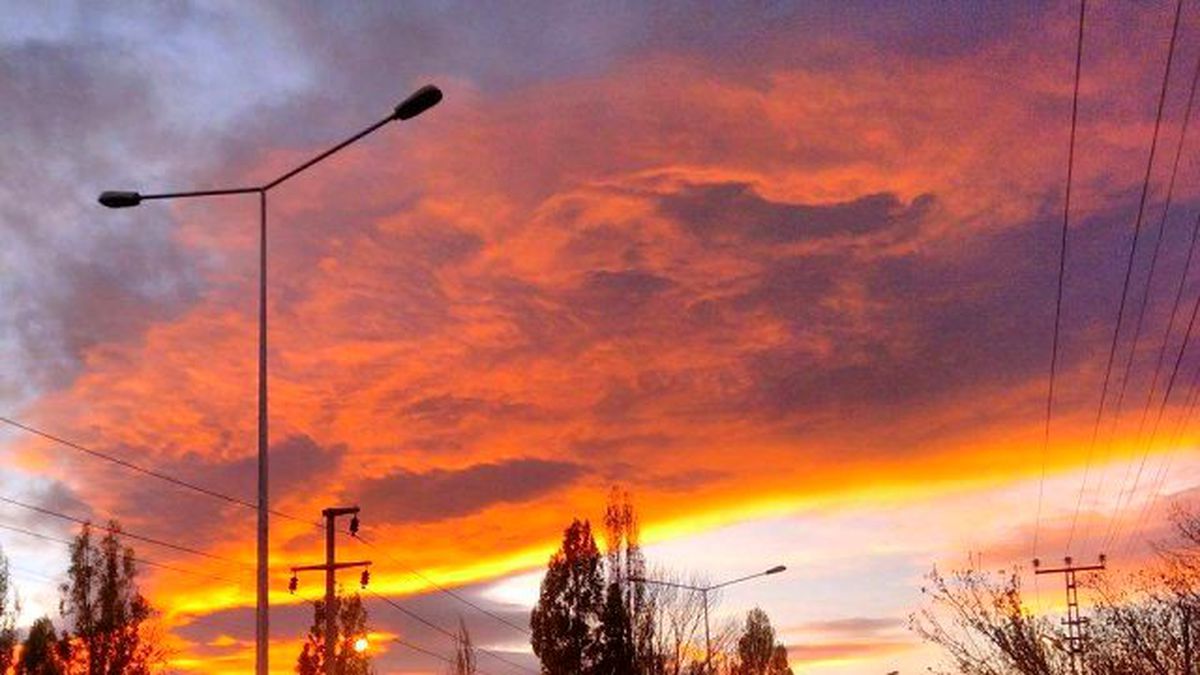 Ardahan'da Batan Güneş Gökyüzünü Kızarttı