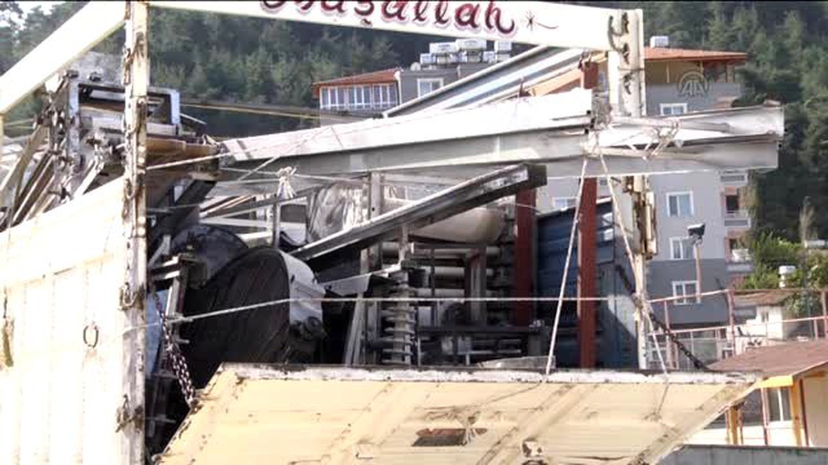 Bayırbucak Türkmenlerine Mobil Fırın Yardımı