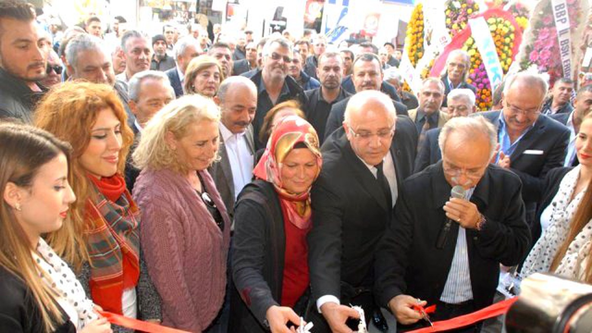 Bayraklı Esnafı Artık Tek Çatı Altında