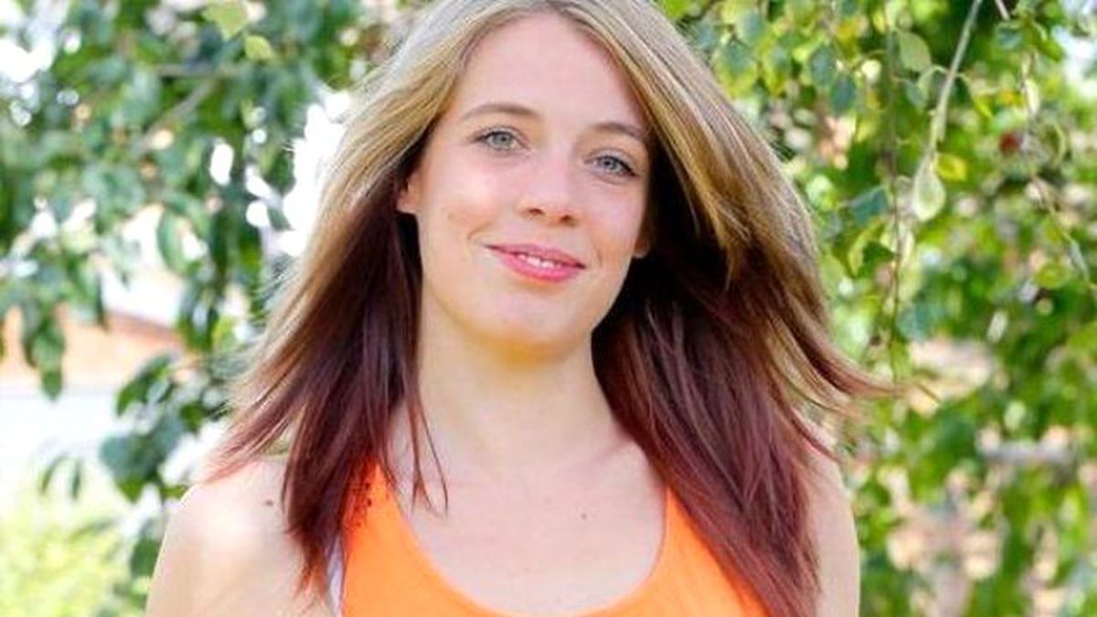 Erkekleri Baştan Çıkarıp Flört Etmeye Çalışıyor