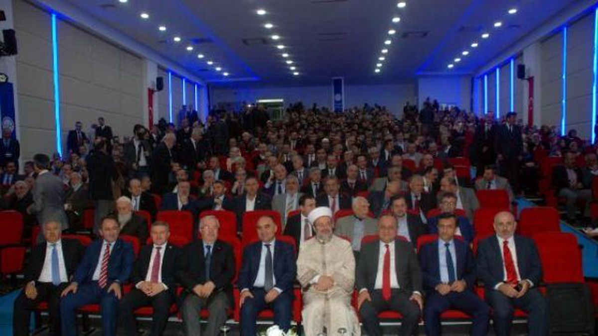 Görmez: Diyanet 24 Saat Kur\'an-ı Kerim Basıp Kardeşleimize Göndereceğiz