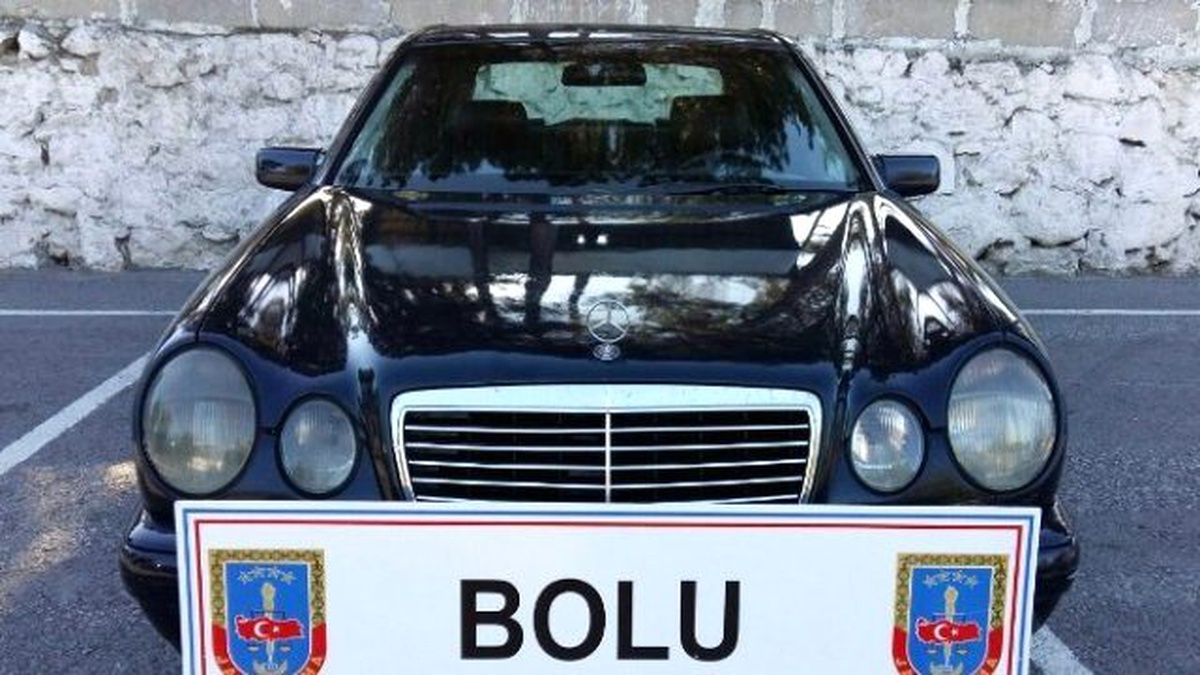 Kaçak Otomobilden Kaçak Sigara Çıktı