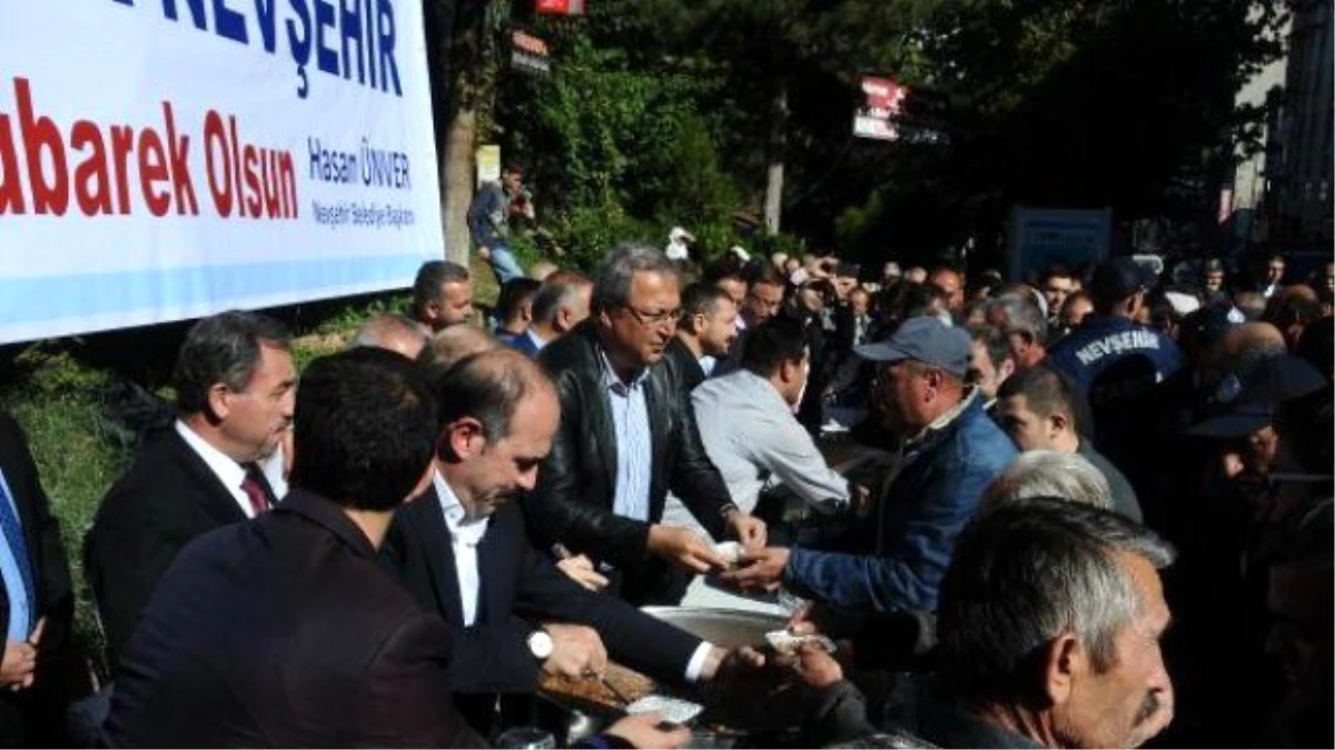 Nevşehir\'de 2 Bin Kişiye Aşure Dağıtıldı