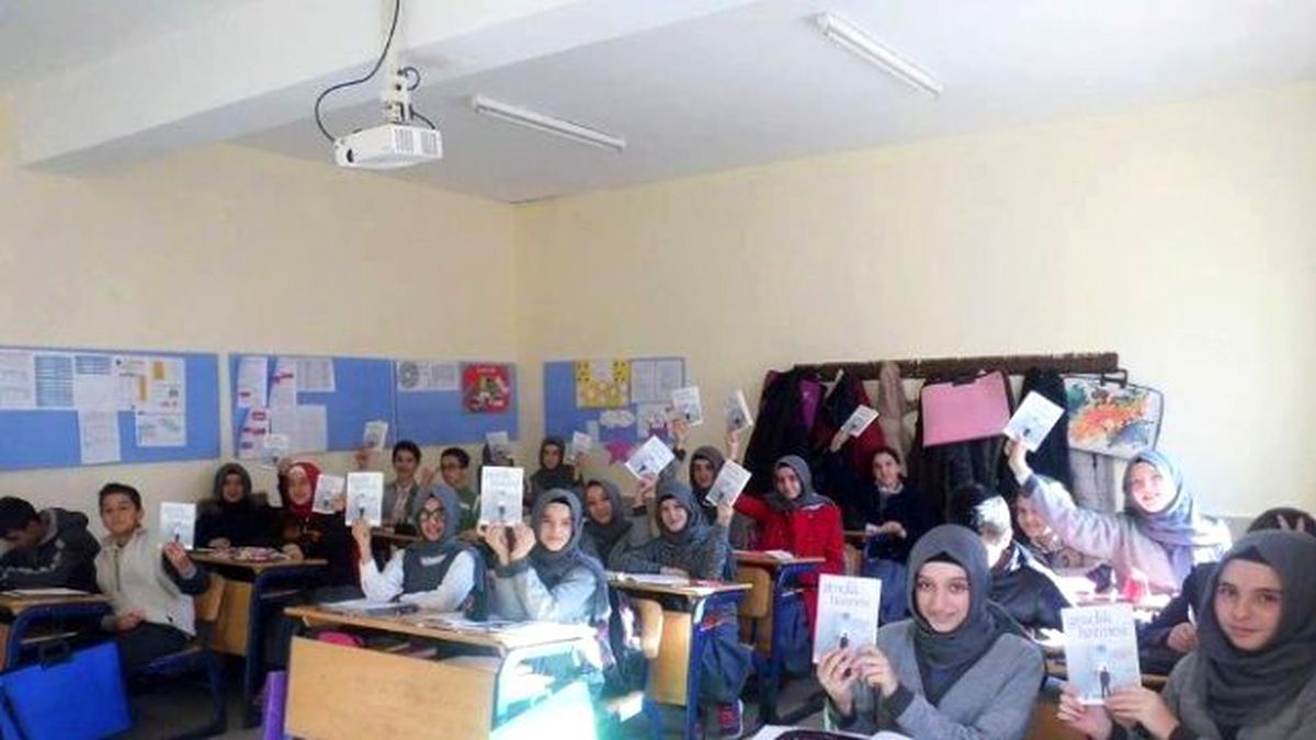 Saray İmam Hatip Öğrencileri Kitap Okuyor