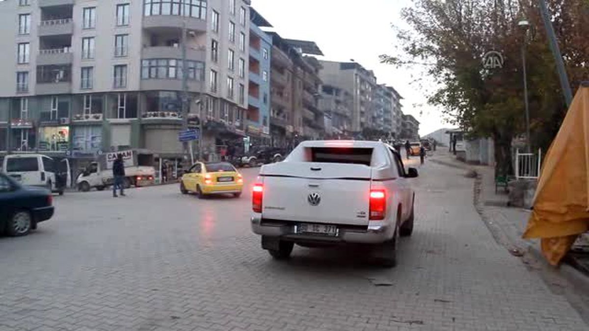 Şemdinli Halkından Göstericilere Taşlı Sopalı Tepki